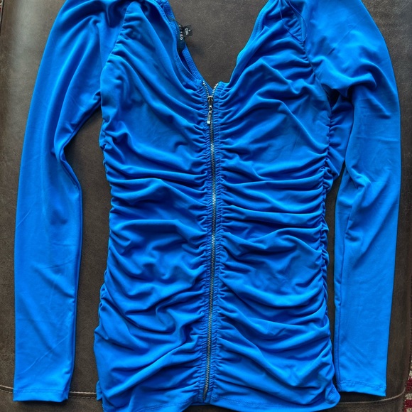 Guess- Ruched, zip back long sleeve shirt, Small - Picture 5 of 6